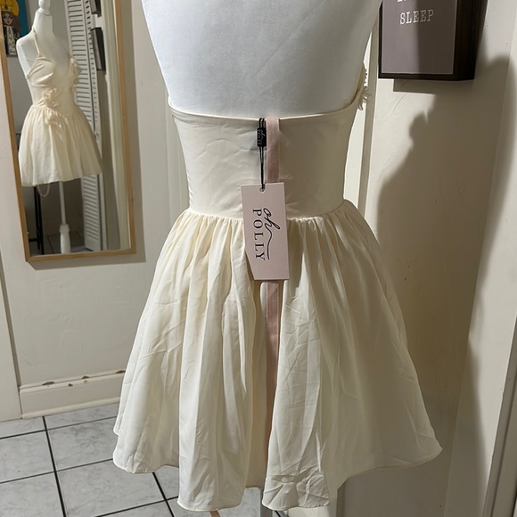 Oh Polly Cream Floral Halter Skater Dress - Picture 6 of 12